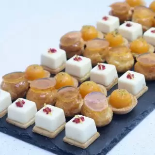 Sweet canapes Box Chelsea