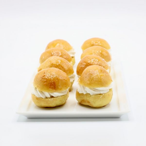 Mini Rum Baba in burger