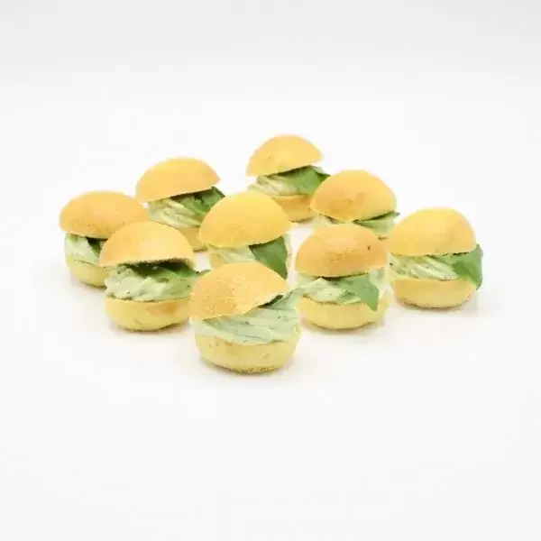 Brioche burger with courgette and basil cheese